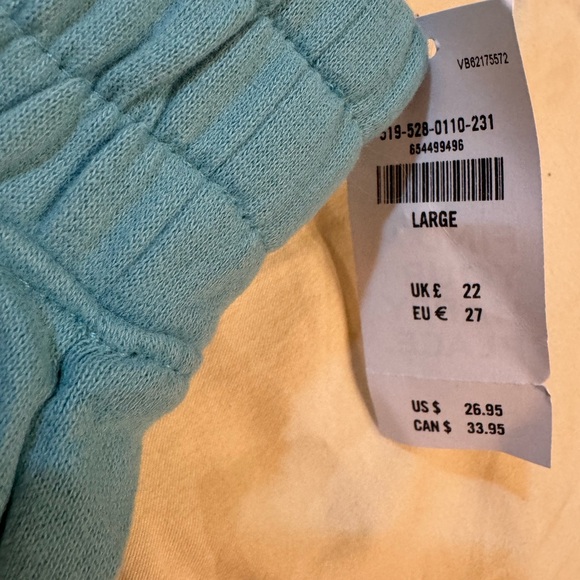 Hollister Sweatshirt and Shorts Set - Picture 4 of 5